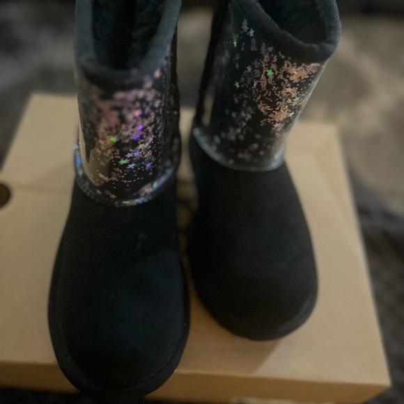 UGGS - kids classic II clear glitter Ugg boots NWB - Picture 2 of 6